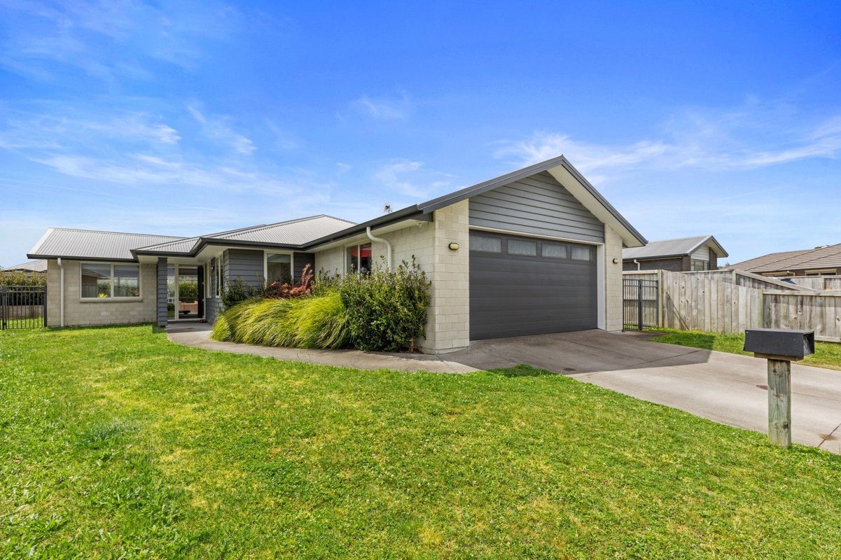 110 Puhirake Crescent, Pyes Pa, Tauranga - Carousel 1