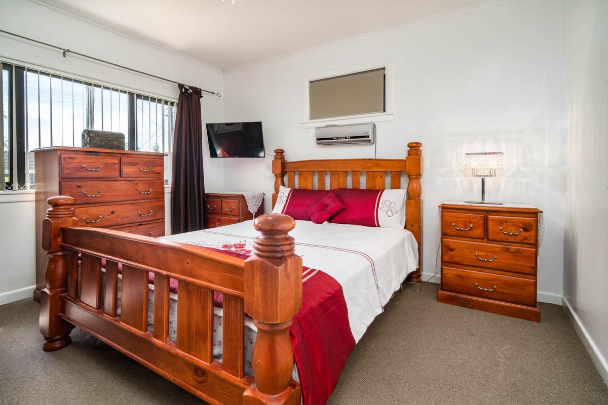 22 Netherlands Avenue, Kelston, Auckland - Carousel 16
