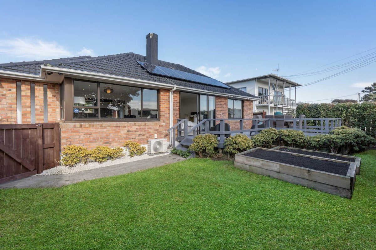 119 Point England Road, Point England, Auckland - Carousel 1