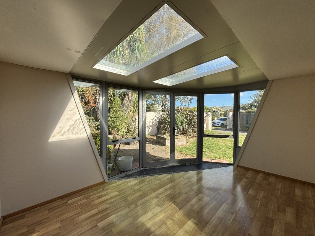 4 Edron Place, Redwood, Christchurch - Carousel 2