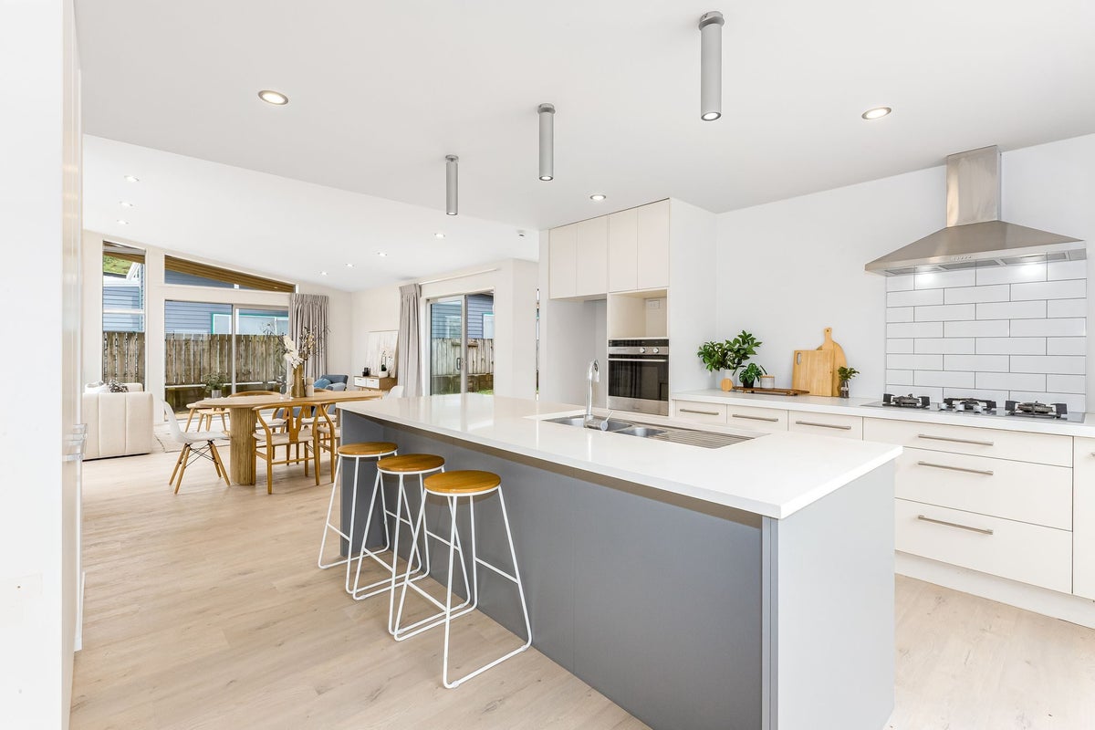 14 Tea Tree Lane, Woodridge, Wellington - Carousel 2