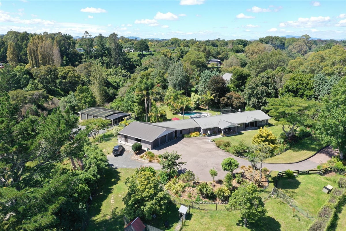 72B Riverglade Drive, Tamahere, Hamilton - Carousel 1