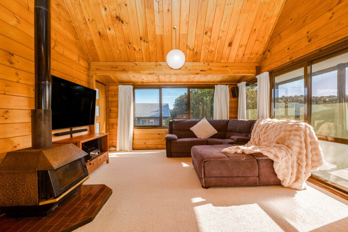 90 Discovery Drive, Whitby, Porirua - Carousel 2