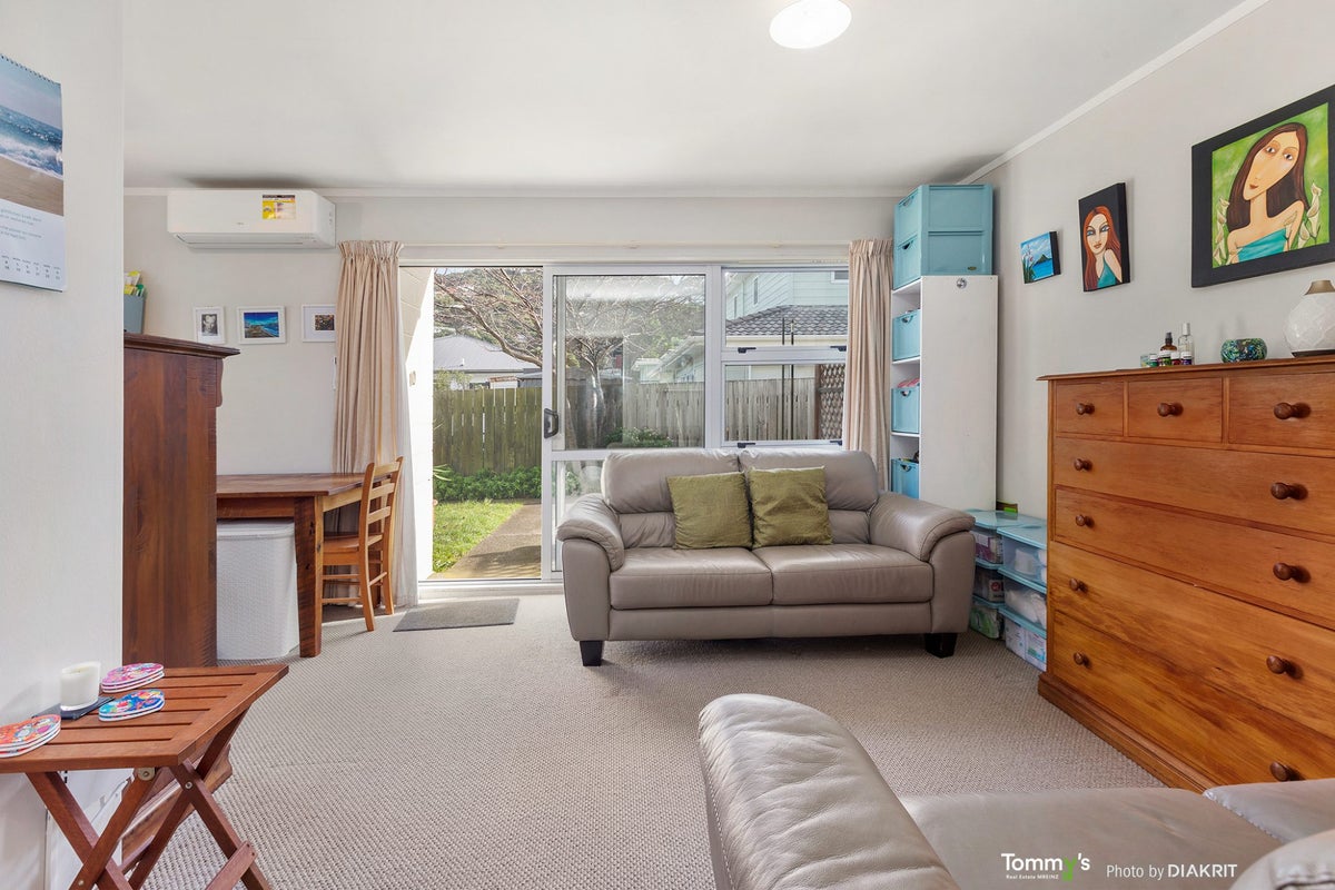 10/154 Onepu Road, Lyall Bay, Wellington - Carousel 1