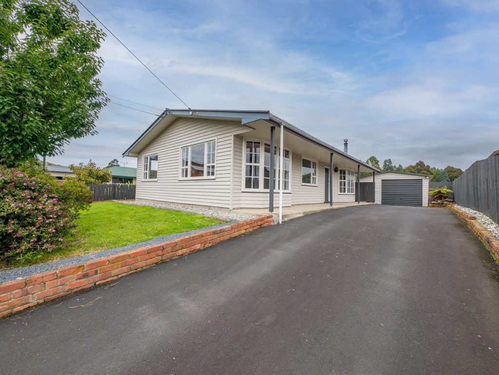 27 Clariton Avenue, Green Island, Dunedin - Carousel 1