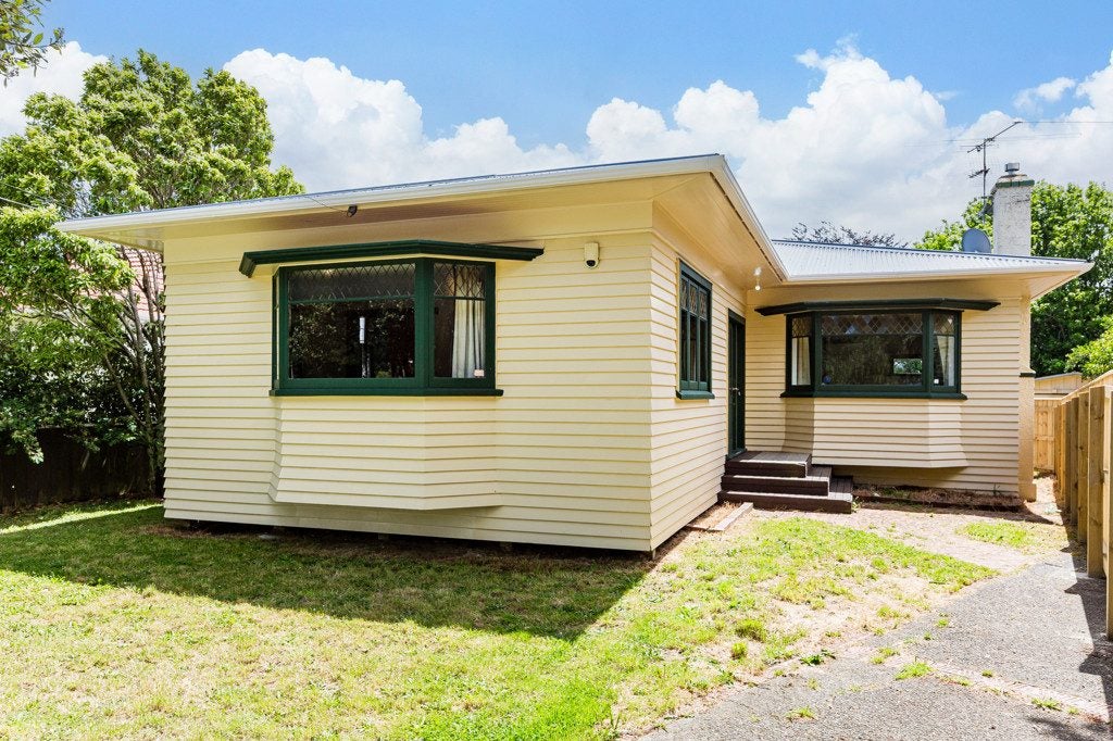 85 Riverside Drive, Waiwhetu, Lower Hutt - Carousel 1