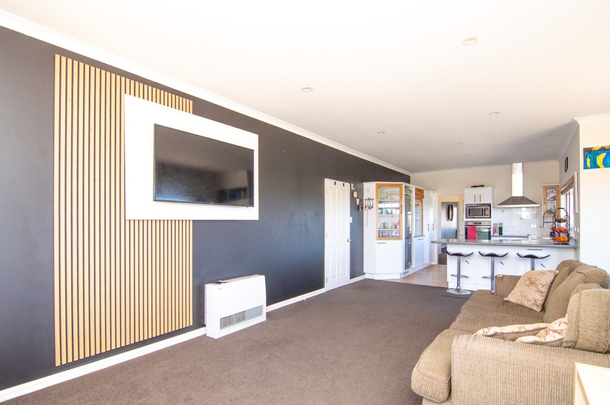 38 Leander Place, Milson, Palmerston North - Carousel 1