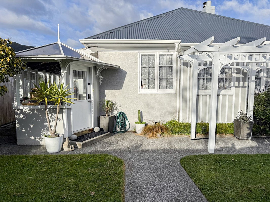 18 Nile Street, Waterloo, Lower Hutt - Carousel 1