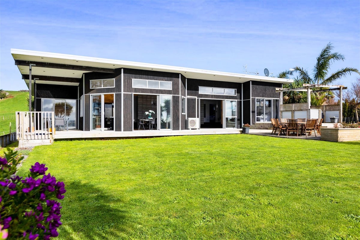 81 Clearview Road, Lepperton, New Plymouth - Carousel 1