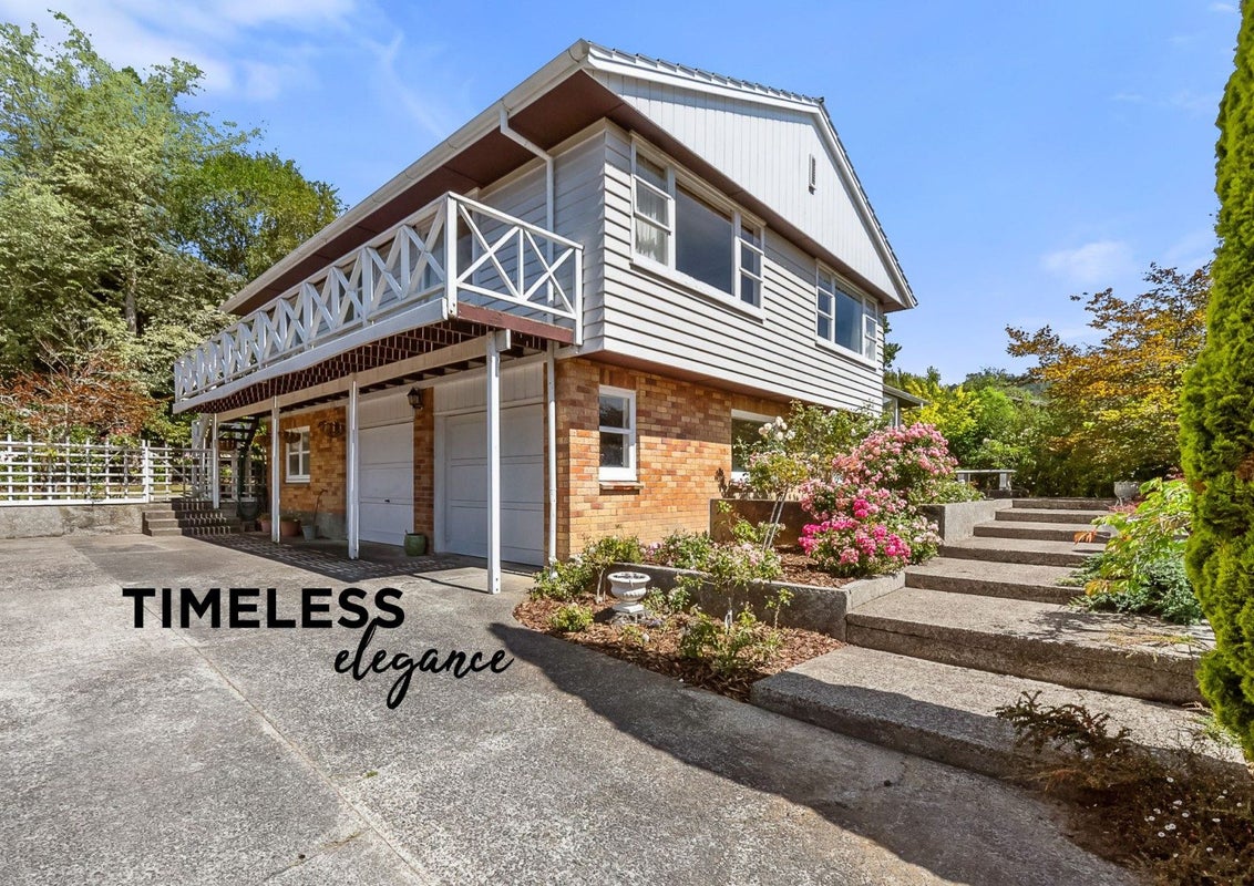 15 Harewood Grove, Pinehaven, Upper Hutt - Carousel 1