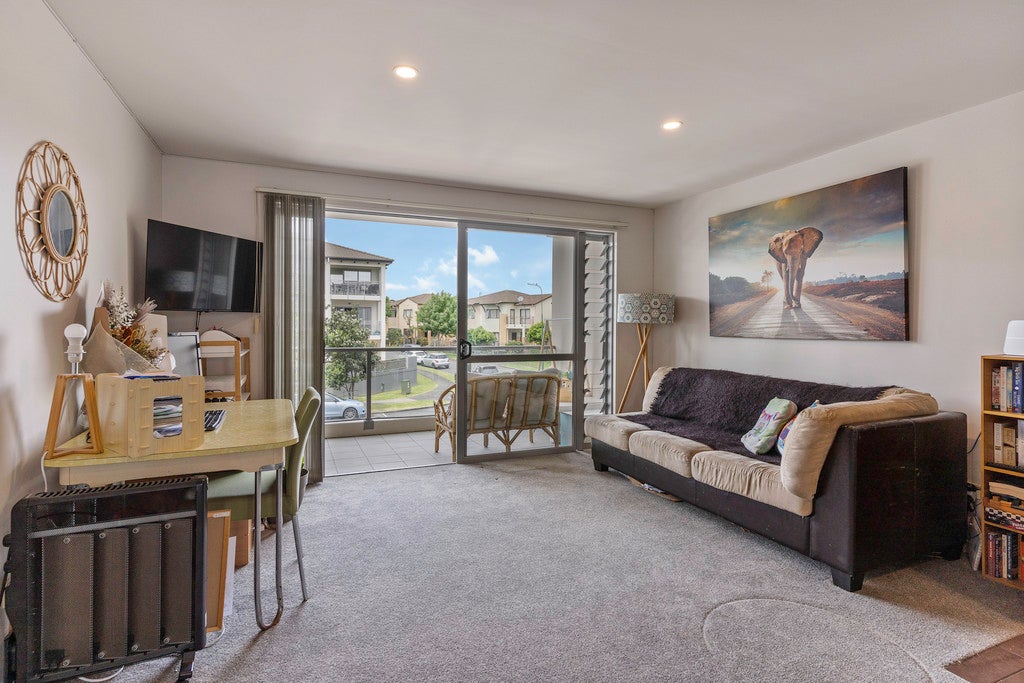 94B Michael Jones Drive, Flat Bush, Auckland - Carousel 2