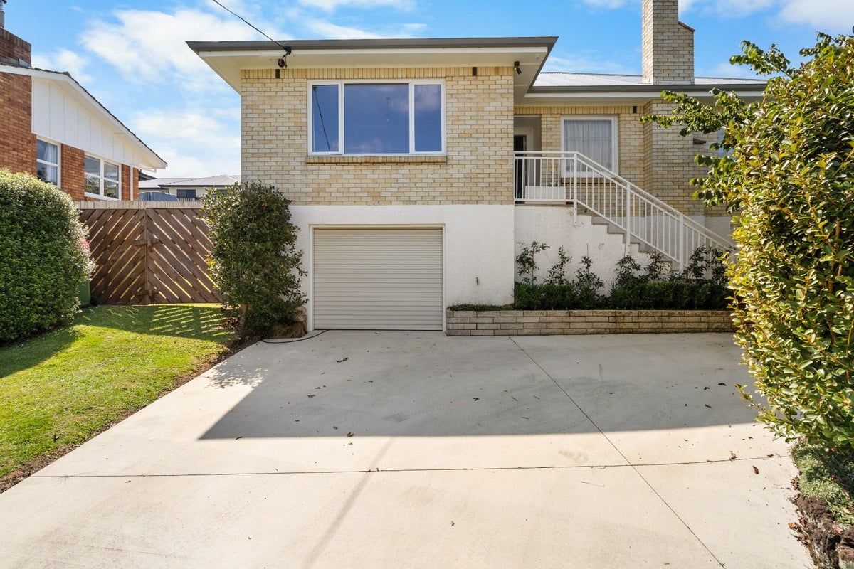 38 Windsor Road, Maeroa, Hamilton - Carousel 1