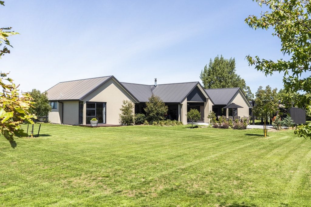 25 Hallfield Drive, Ohoka, Kaiapoi - Carousel 1