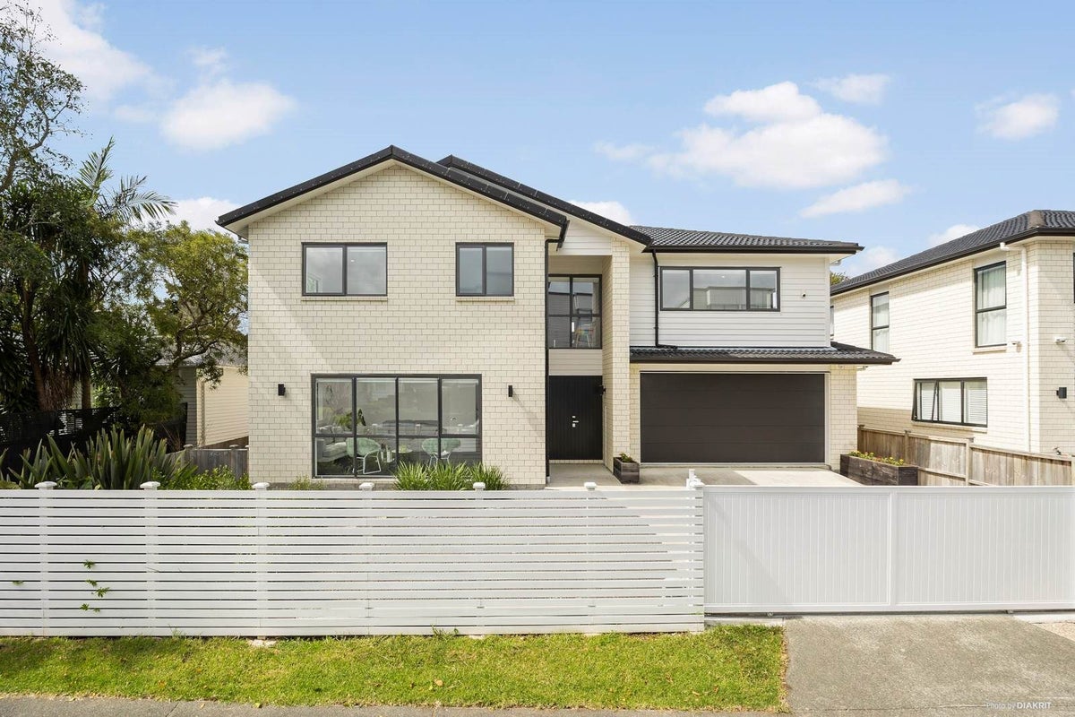 1 Pickett AV, Sandringham, Auckland - Carousel 1