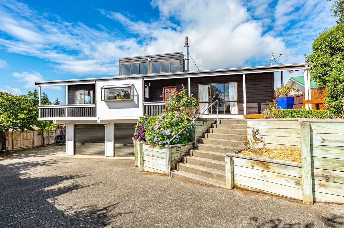 12 Monowai Place, Aramoho, Whanganui - Carousel 2