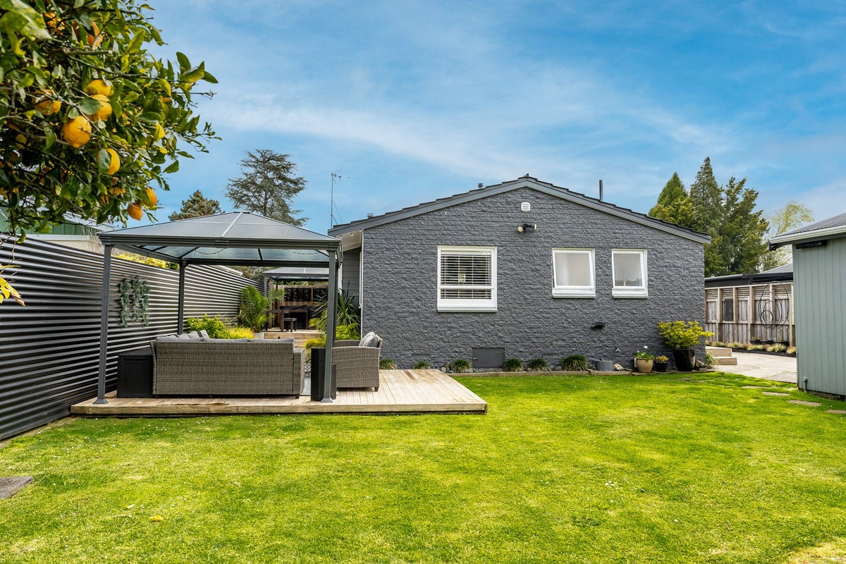 22 Sadler Street, Fairview Downs, Hamilton - Carousel 2