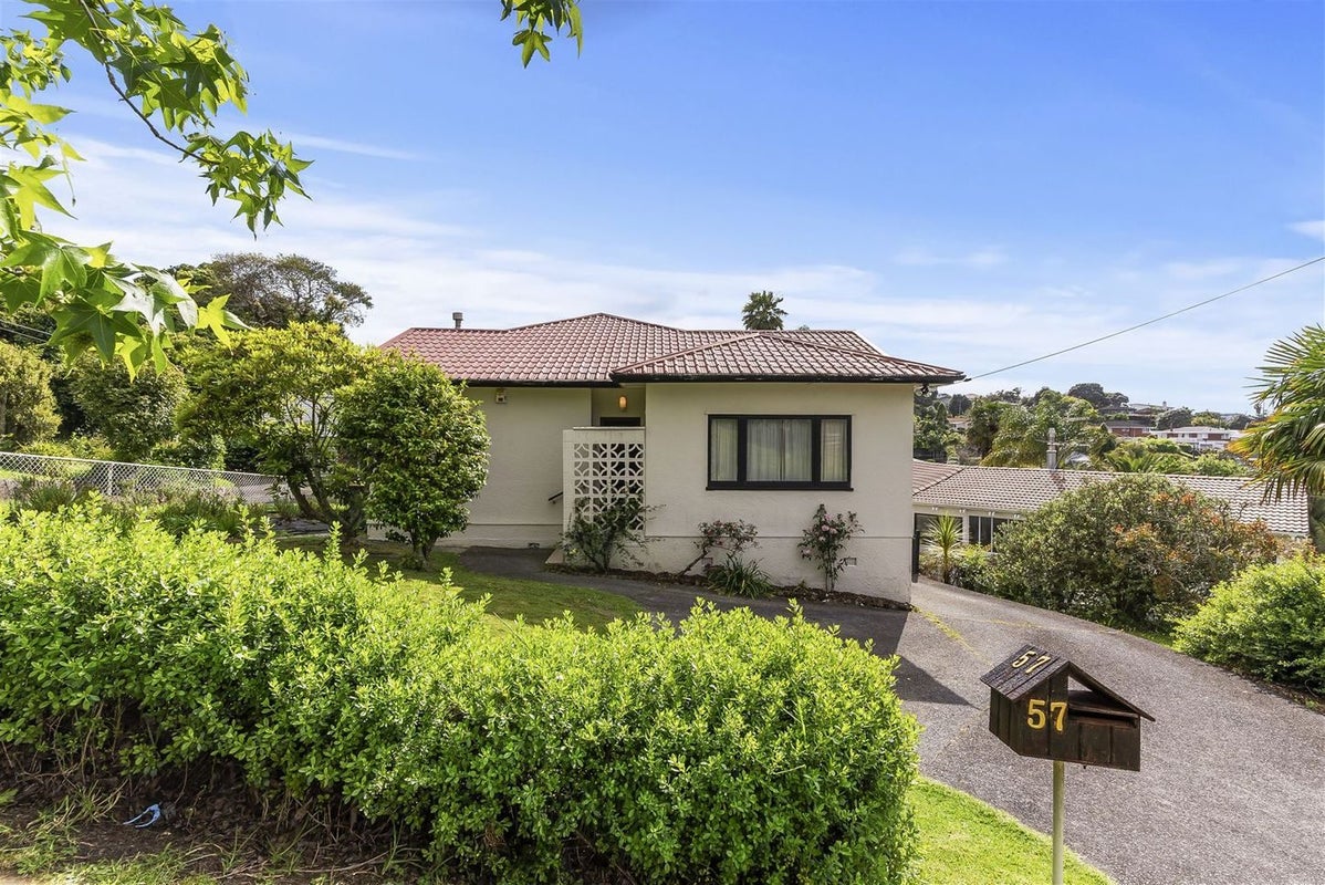57 Lyons Avenue, Murrays Bay, Auckland - Carousel 1