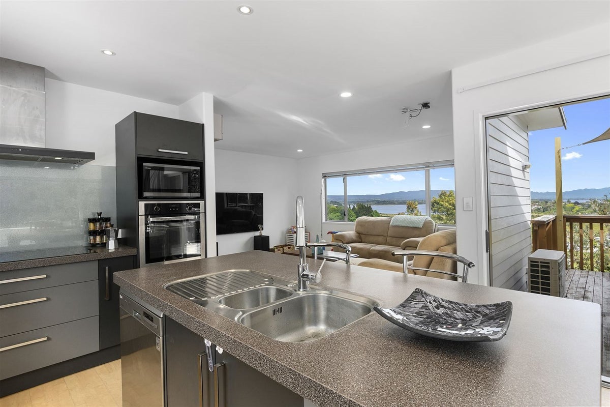 392 Otumoetai Road, Otumoetai, Tauranga - Carousel 2