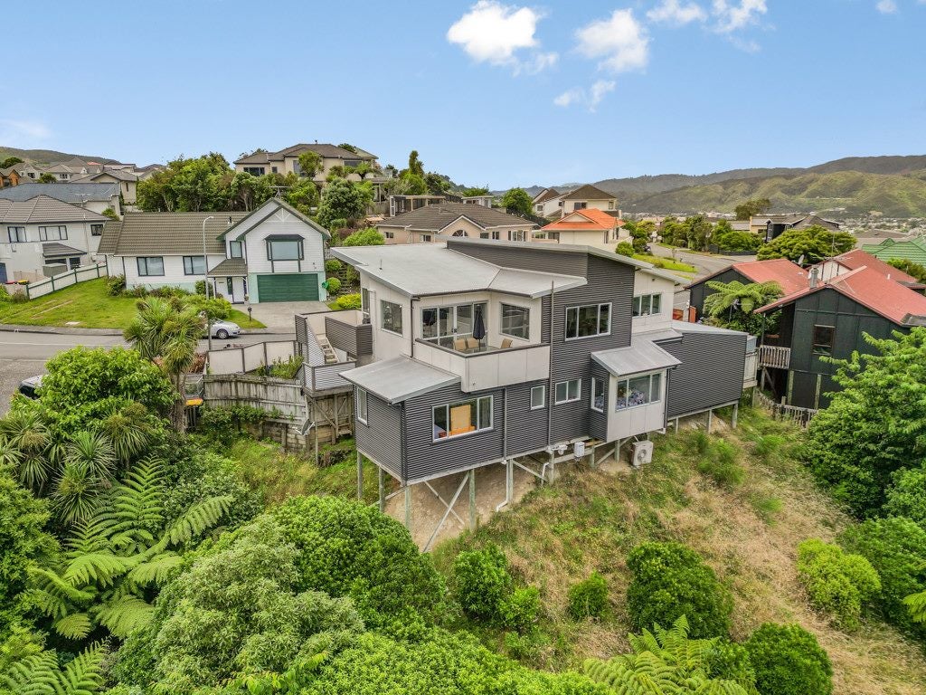 61 Redvers Drive, Belmont, Lower Hutt - Carousel 2