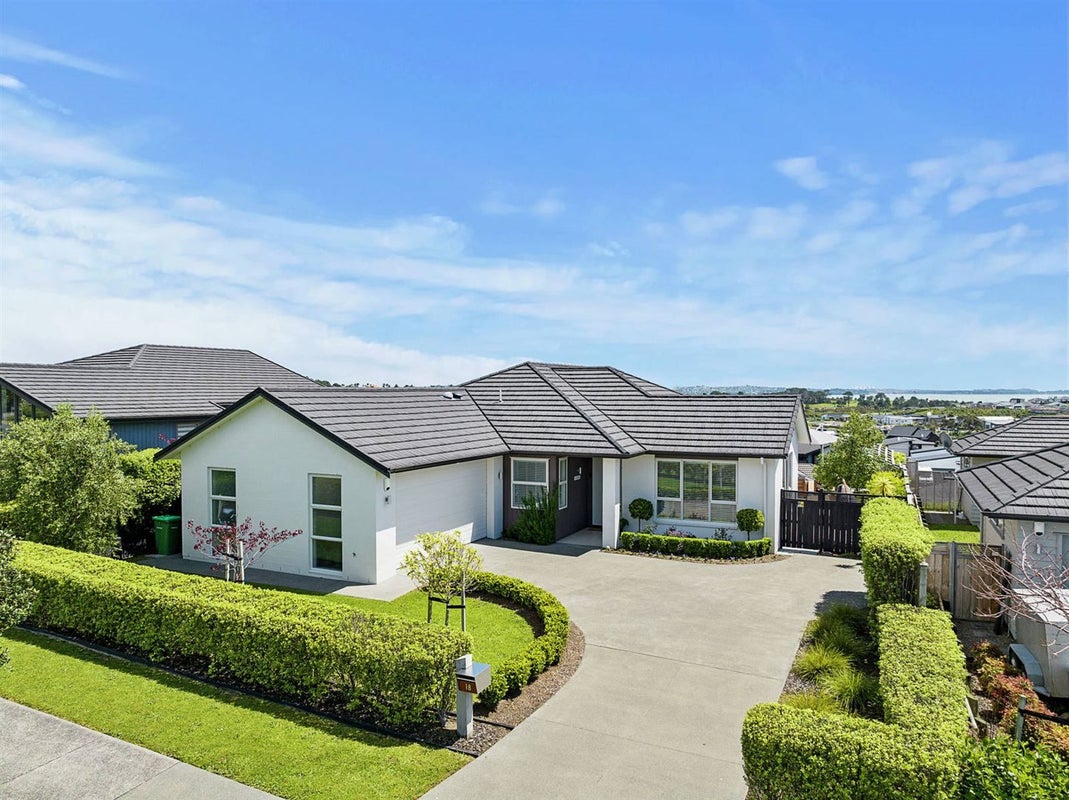 18 Mahutonga Avenue, Beachlands, Auckland - Carousel 1
