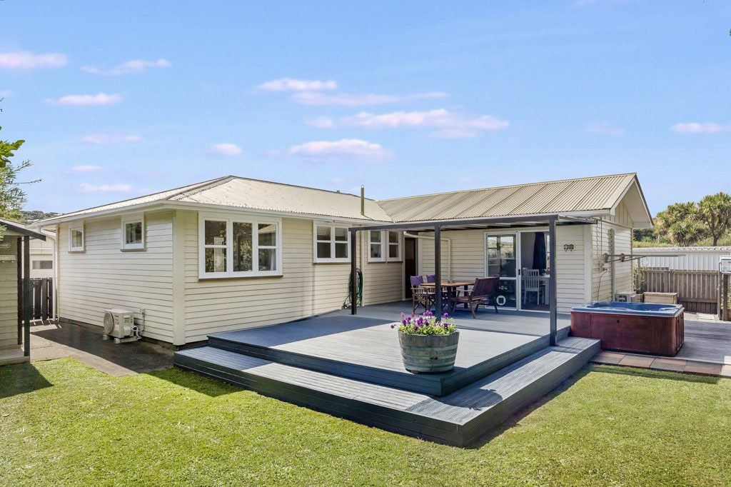 21 Burns Grove, Trentham, Upper Hutt - Carousel 2