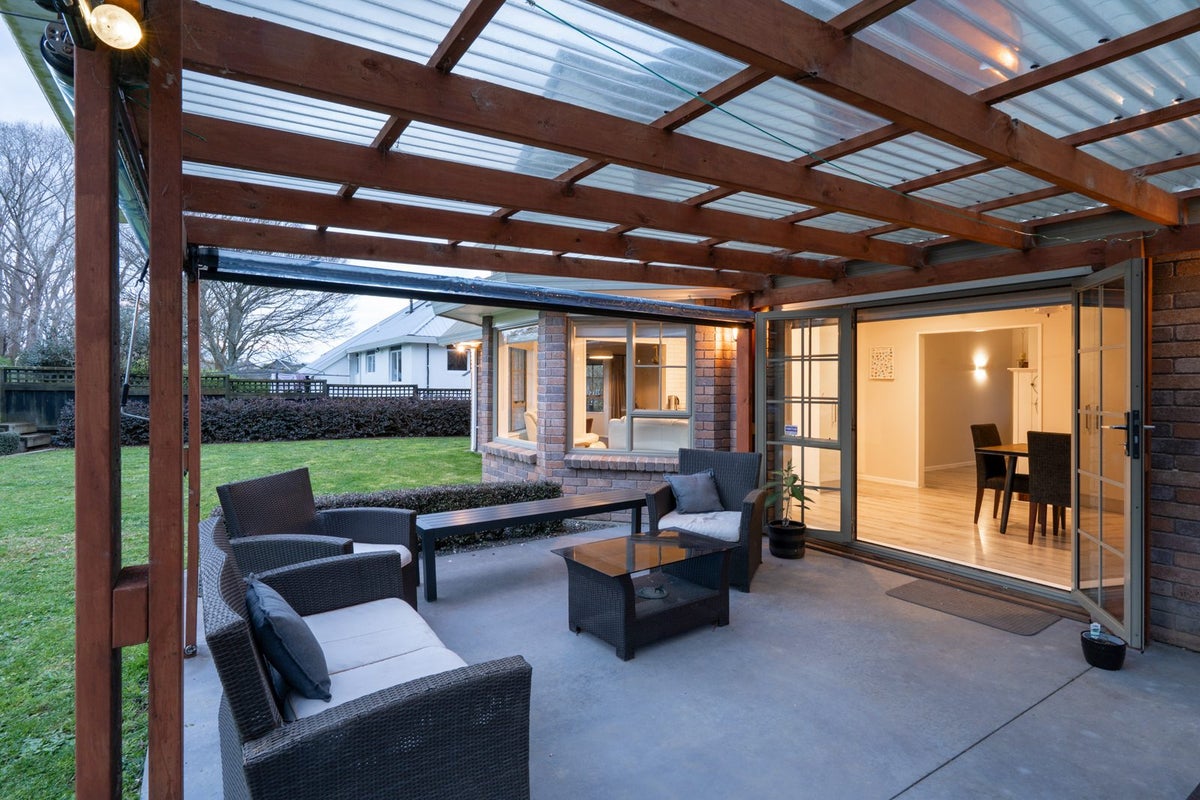 15 Marlowe Drive, Leamington, Cambridge - Carousel 2