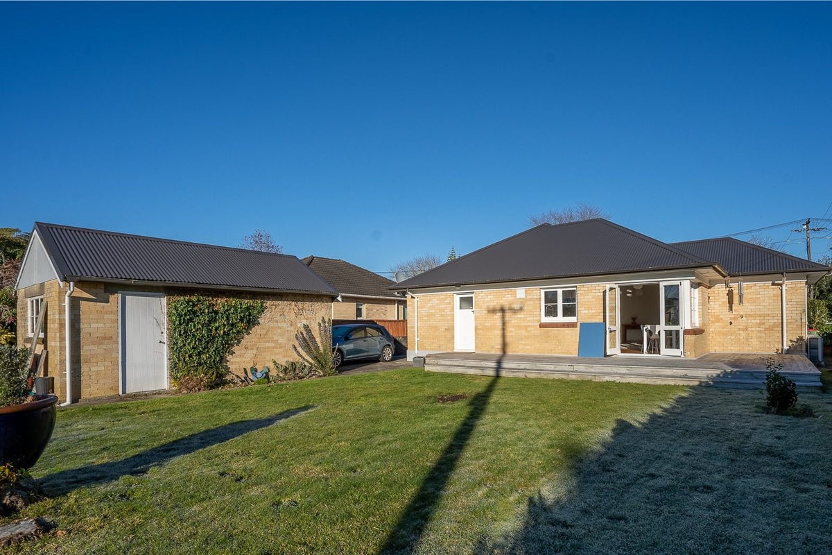 62 Nixon Street, Hamilton East, Hamilton - Carousel 2