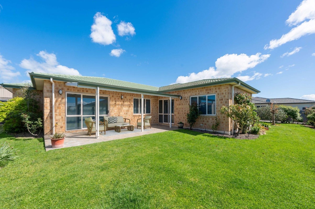 34 Lowry Place, Frimley, Hastings - Carousel 1