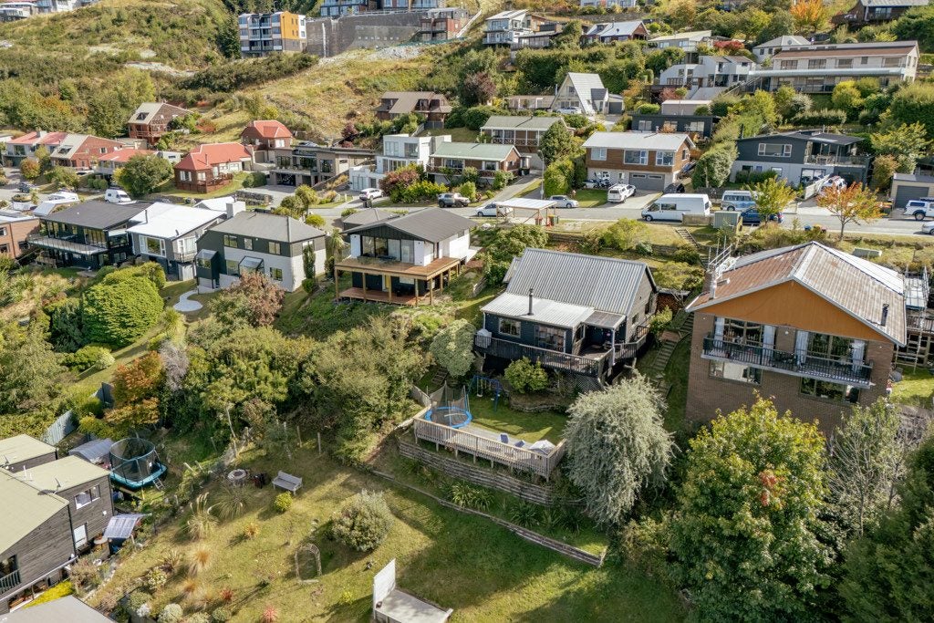 71 Wynyard Crescent, Fernhill, Queenstown - Carousel 2