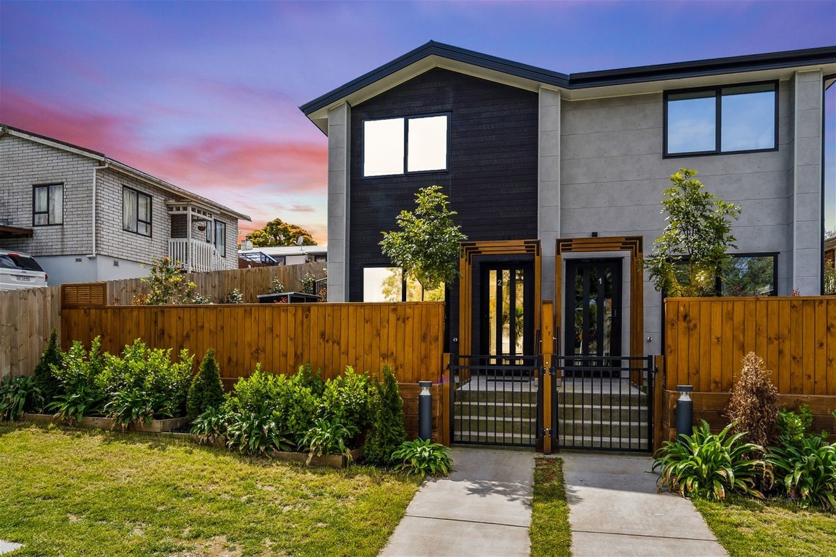 2/102 Millbrook Road, Sunnyvale, Auckland - Carousel 1