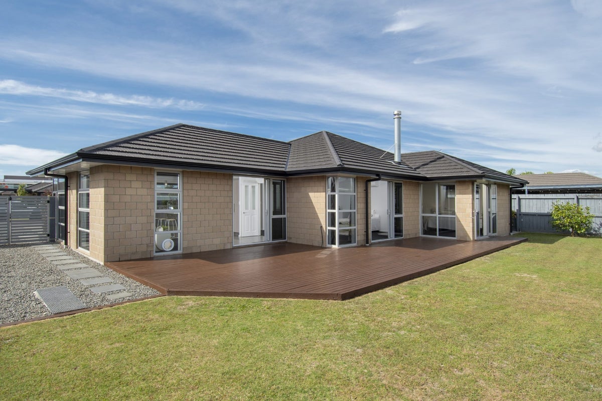 20 Rainey Crescent, Papamoa Beach, Papamoa - Carousel 1