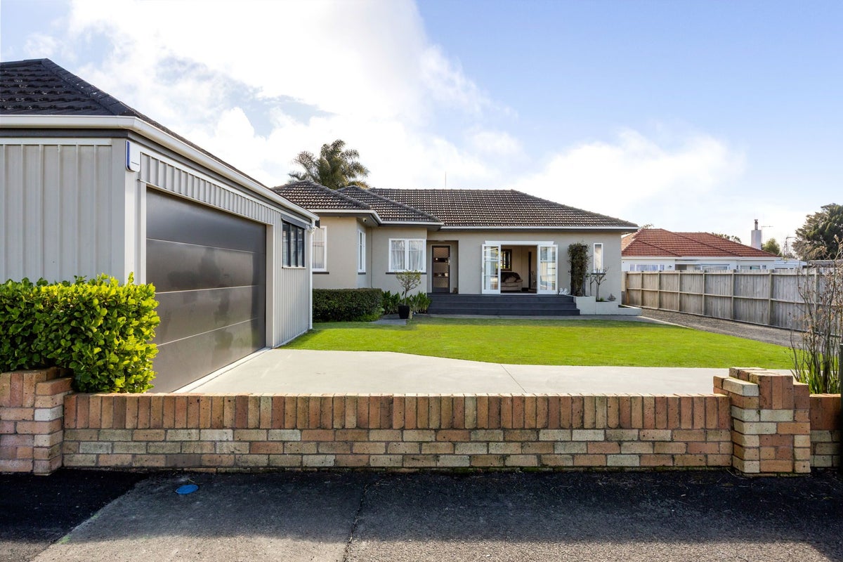 84 Maeroa Road, Maeroa, Hamilton - Carousel 2