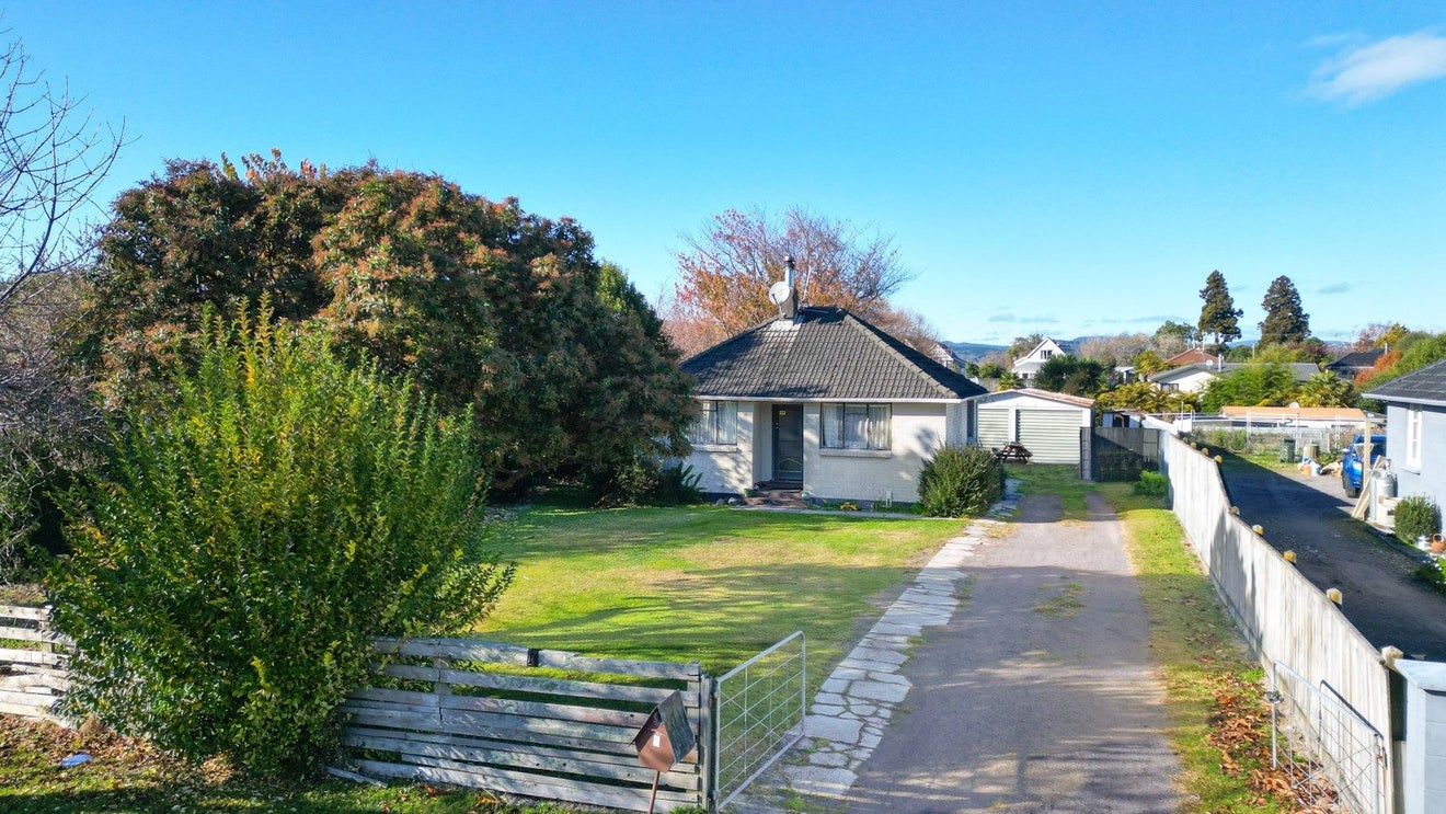 8 Island View Road, Western Heights, Rotorua - Carousel 1