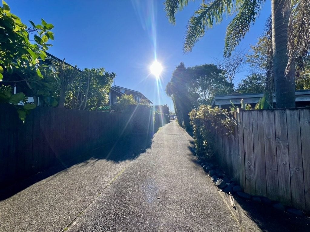 1/48a Taharoto Road, Takapuna, Auckland - Carousel 11