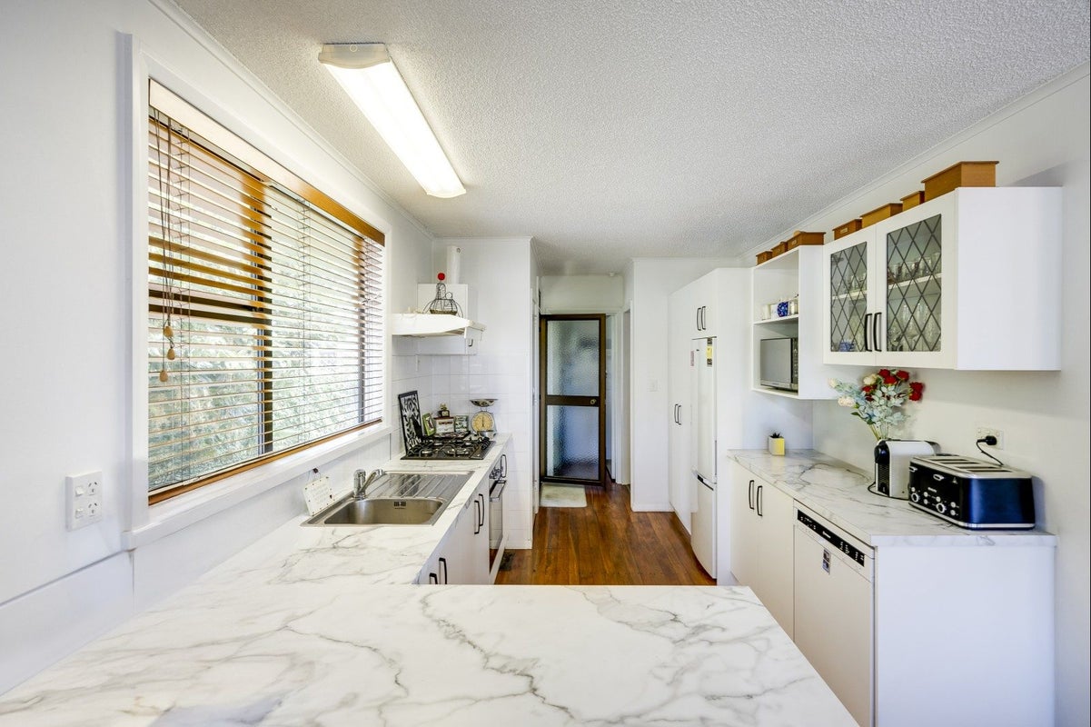27 Exeter Crescent, Pirimai, Napier - Carousel 1