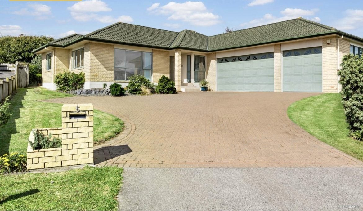 5 Belsera Court, Northpark, Auckland - Carousel 1
