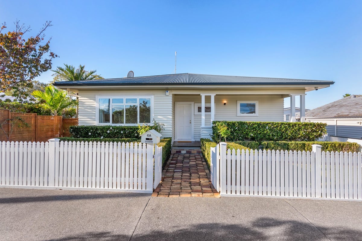 6A Paddington Street, Glen Innes, Auckland - Carousel 1