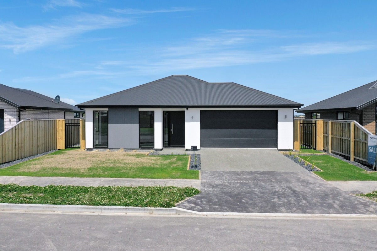 33 Strowan Avenue, Elgin, Ashburton - Carousel 1