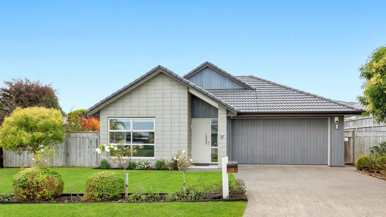 12 Lydiard Place, Beachlands, Auckland - Carousel 1