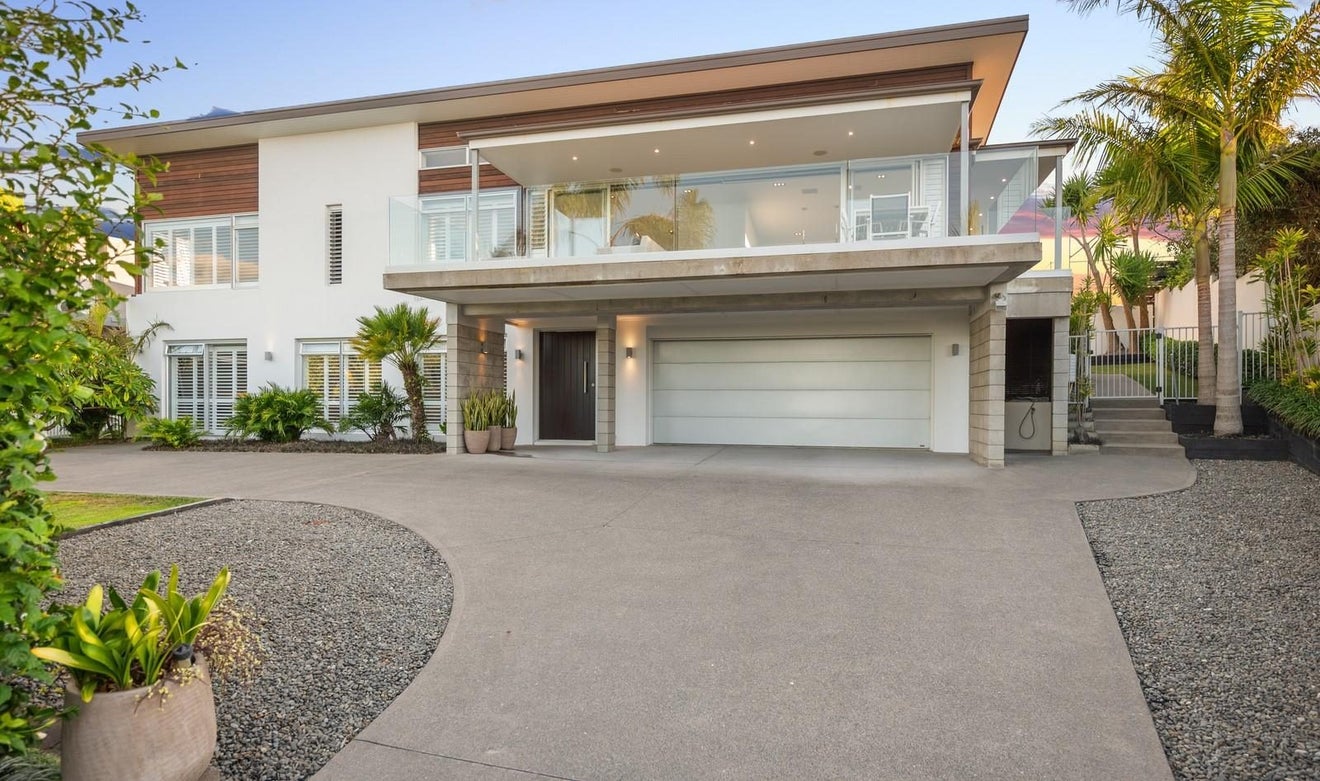 12A Eastcliffe Road, Castor Bay, North Shore City - Carousel 1