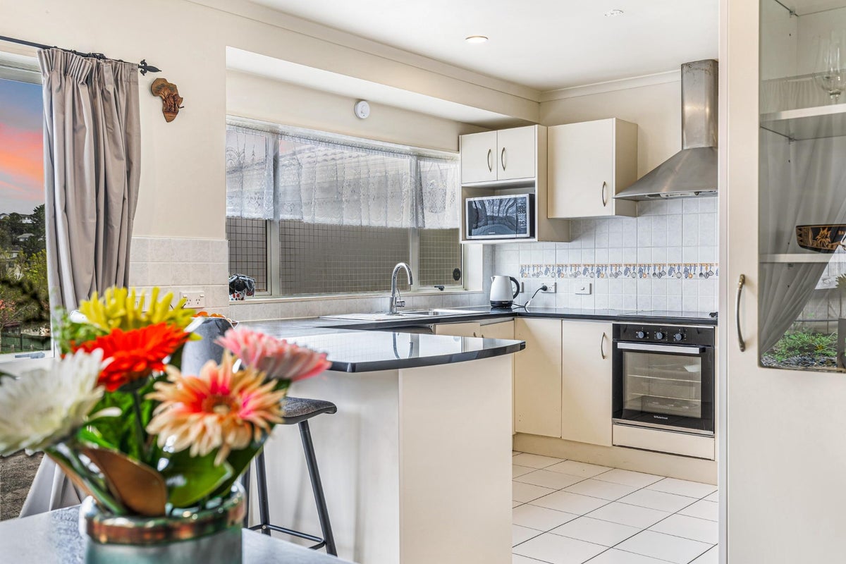 29 Killygordon Place, Massey, Auckland - Carousel 2