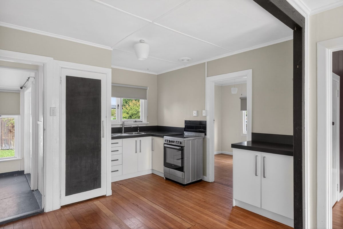 12 Gordon Street, Mangapapa, Gisborne - Carousel 1