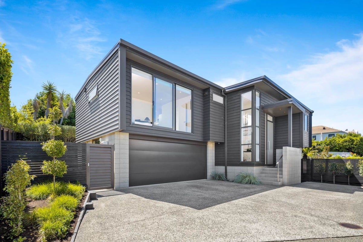 4C Beach Road, Castor Bay, Auckland - Carousel 1