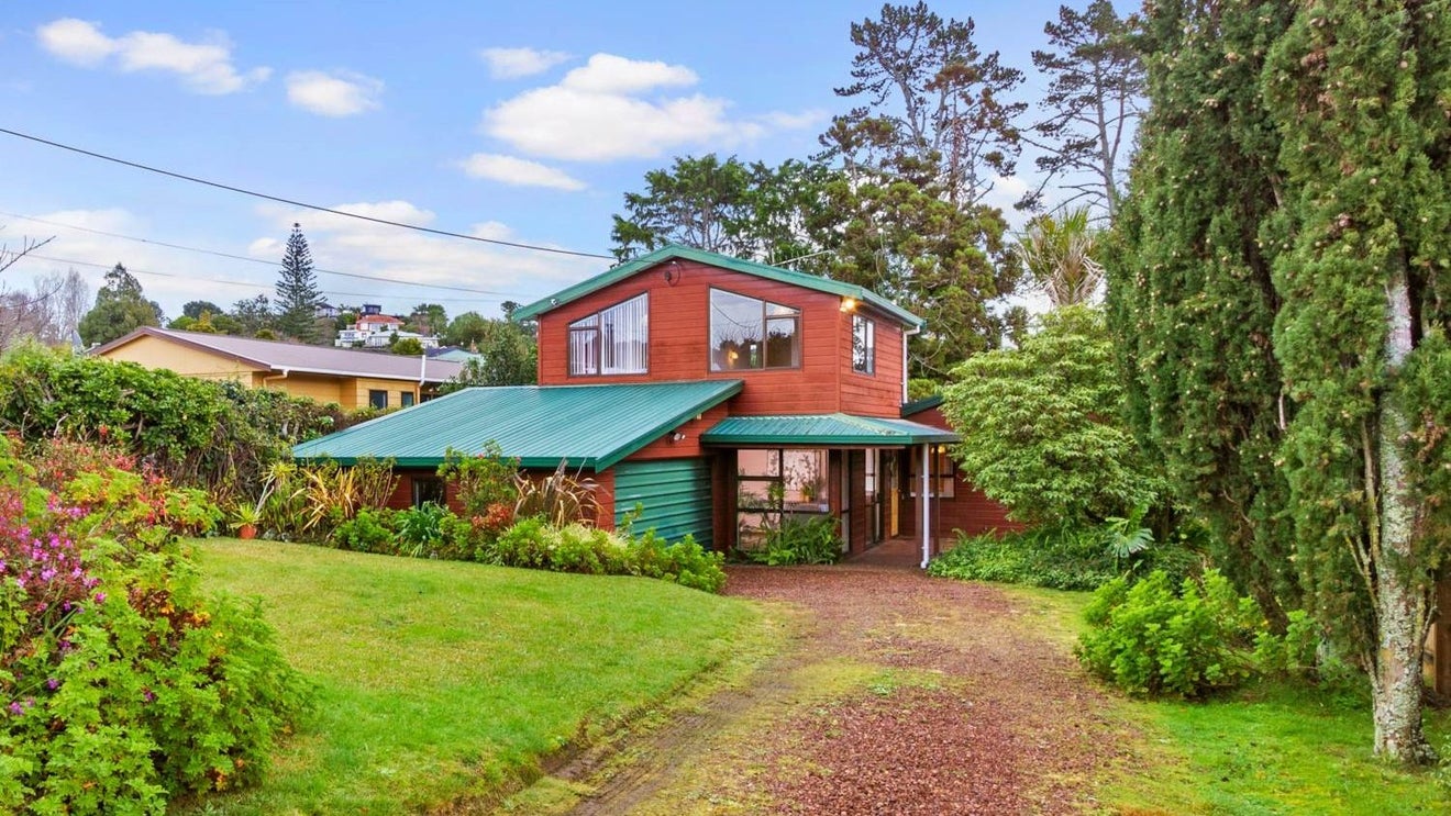 44 Fairmount Road, Titirangi, Auckland - Carousel 1