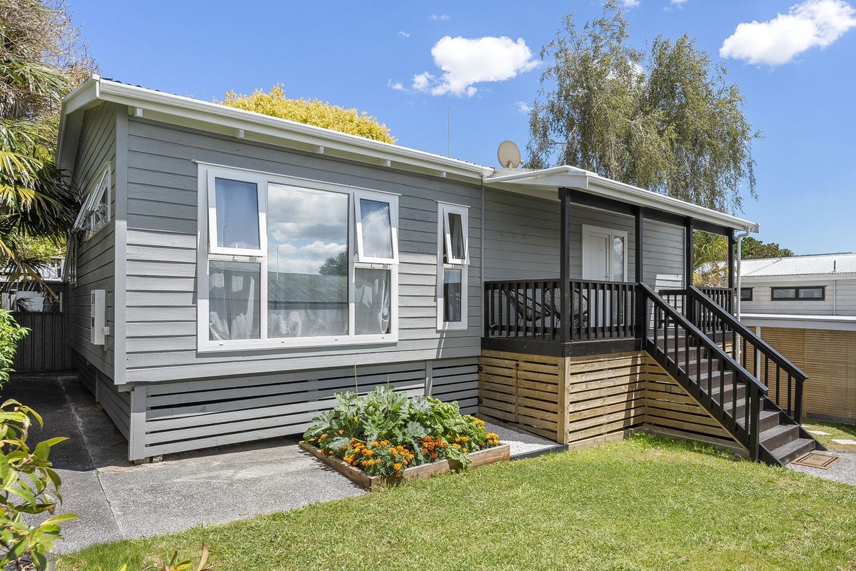 12A Fifth Avenue, Mount Albert, Auckland - Carousel 1