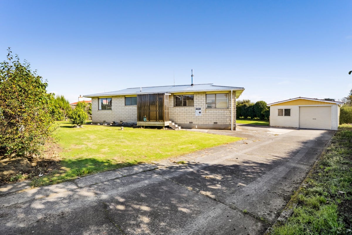 8 Denmark Terrace, Midhirst, Stratford - Carousel 2