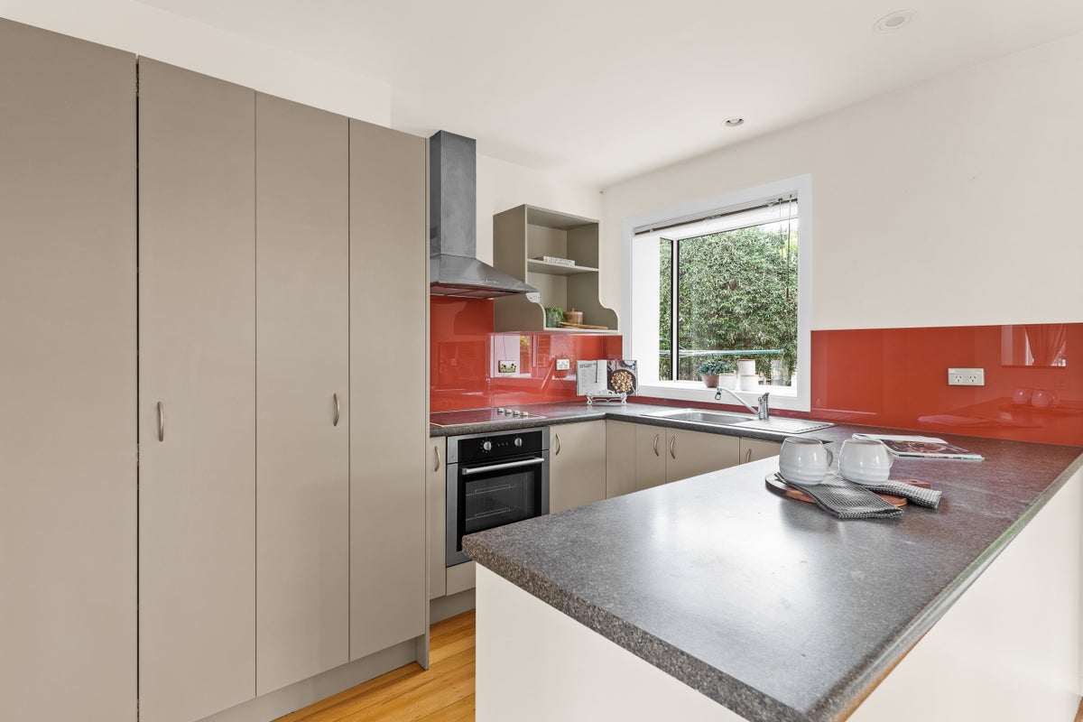 27 Emlyn Place, Avondale, Christchurch - Carousel 2