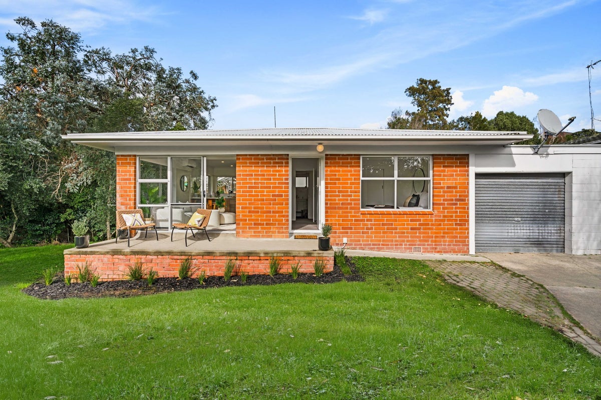 2/19 Bentley Avenue, Glenfield, Auckland - Carousel 1