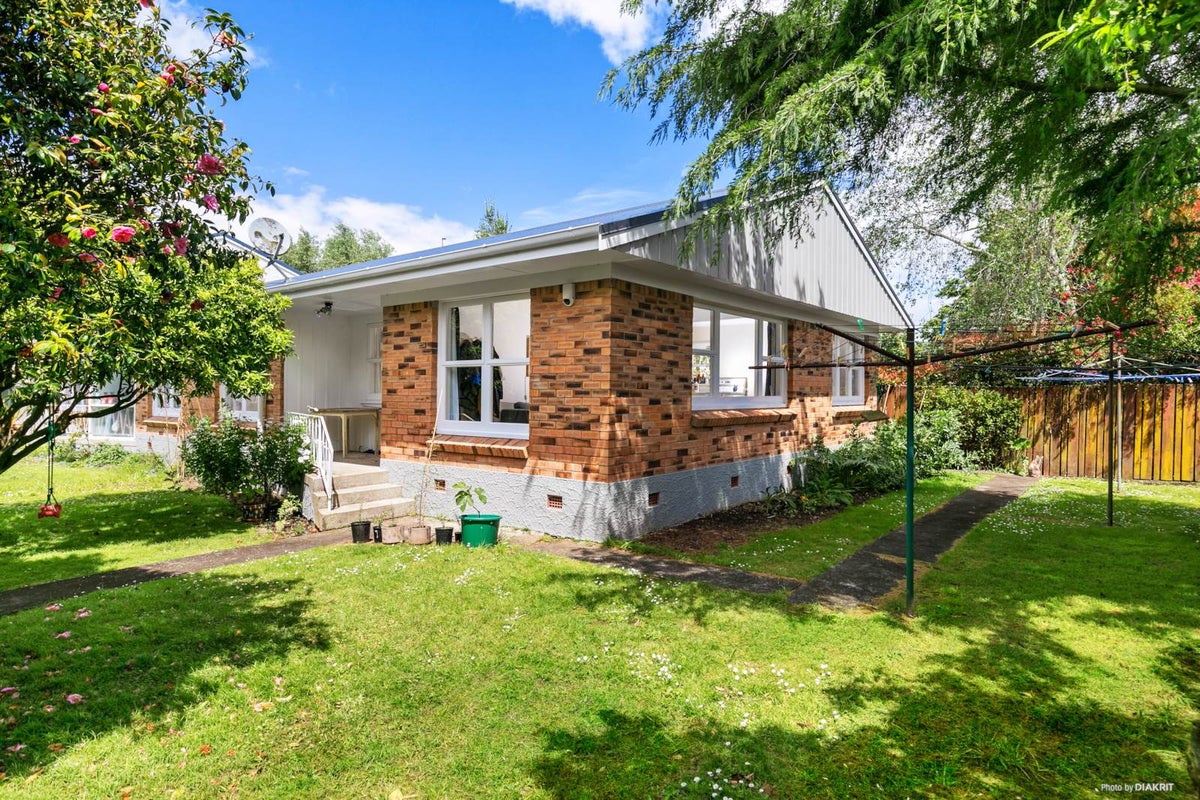 3/12 Wainui Avenue, Point Chevalier, Auckland - Carousel 1