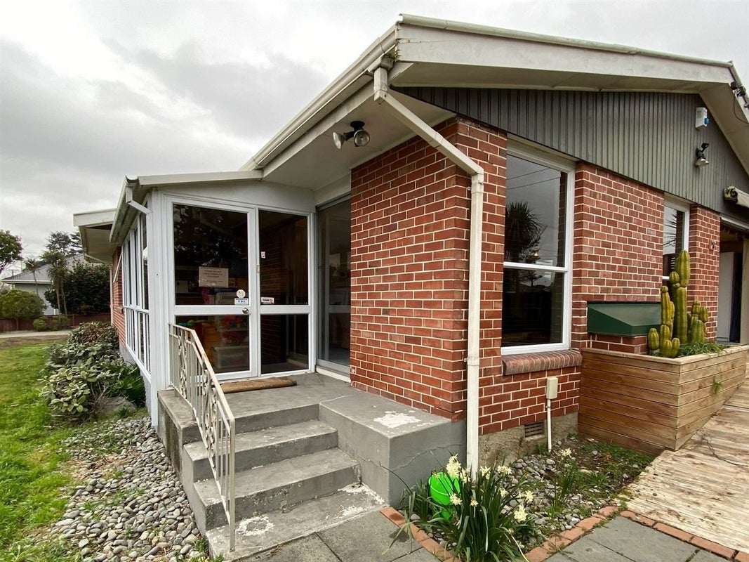 8 Farrington Avenue, Bishopdale, Christchurch - Carousel 2